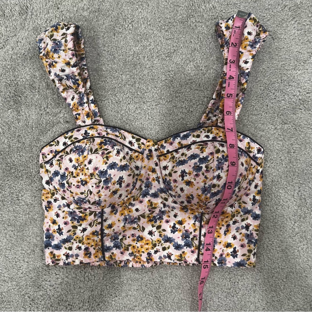 B.O.G. Collective Women’s Sz XS Pink w/Blue and Yellow Floral Print Crop Top NWT - Picture 3 of 8